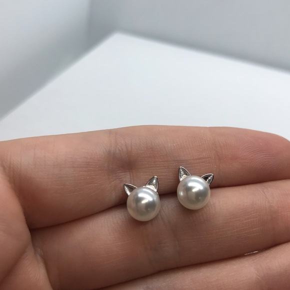 Sterling Silver 925 Faux Pearl Cat Stud Earrings - Picture 2 of 3